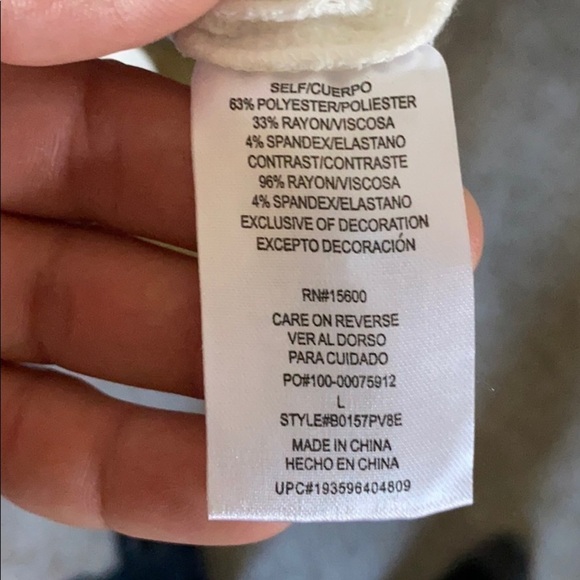 Democracy - women's v-Neck rib sweater - Picture 4 of 4